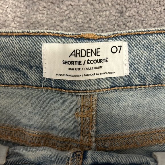 ardene light wash denim high rise shortie - Picture 3 of 3